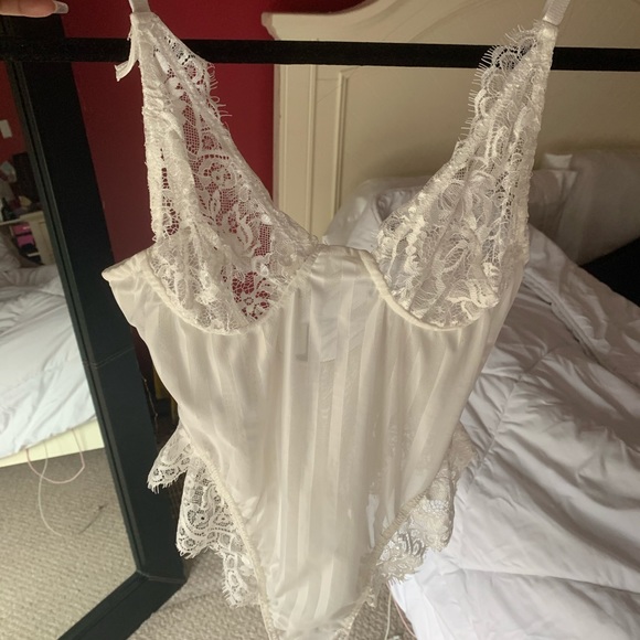 ✨2/$20✨ Zaful Lace Bodysuit - Picture 2 of 3